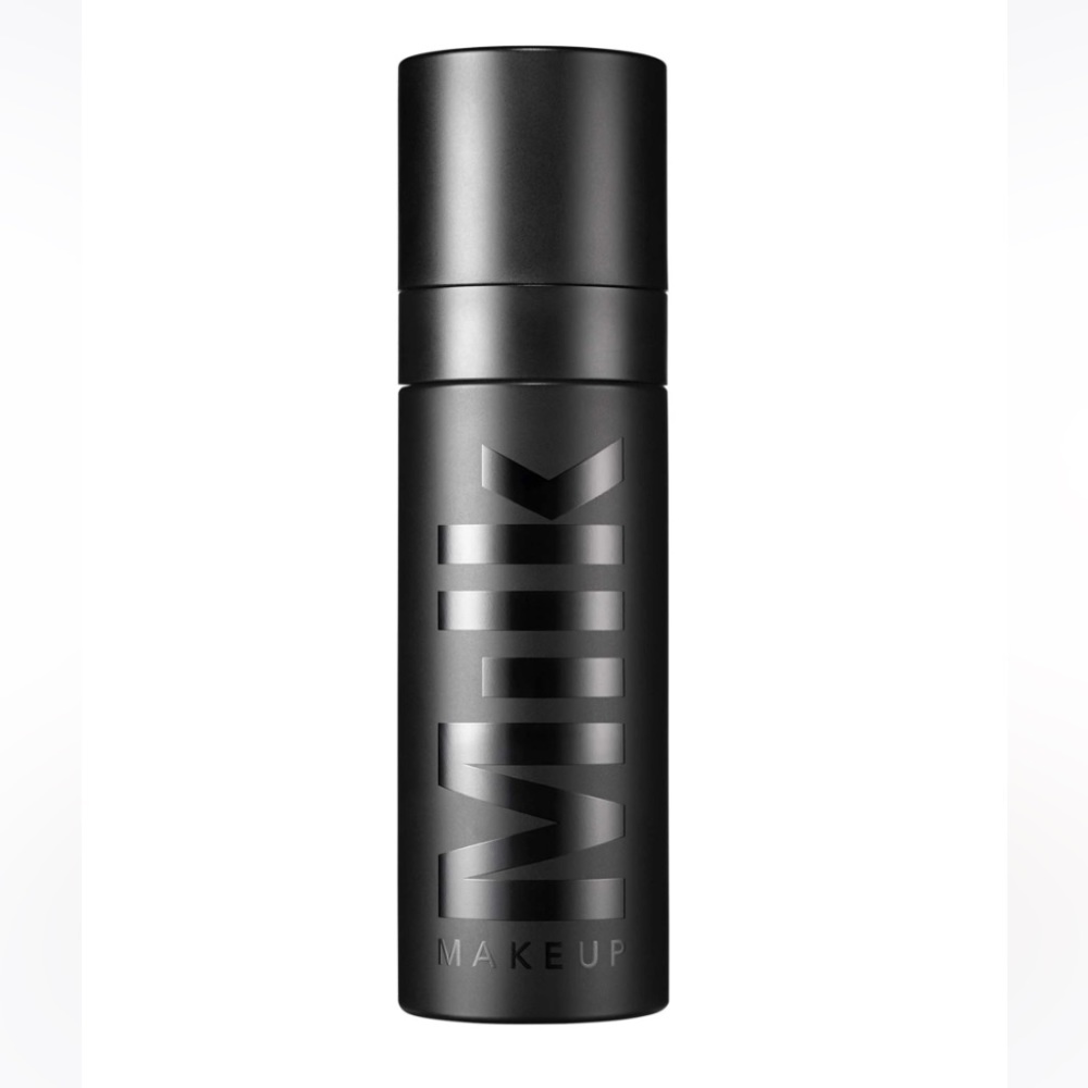 MILK MAKEUP
Pore Eclipse Mattifying + Blurring Setting Spray